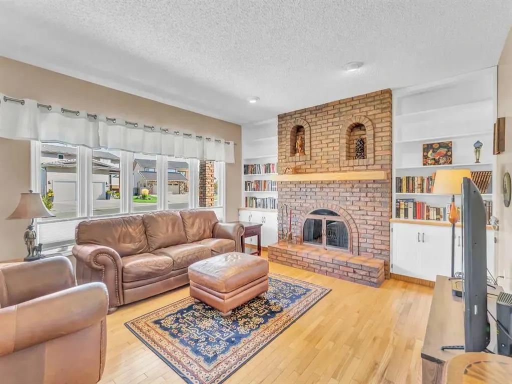 25 East Glen Crescent SE