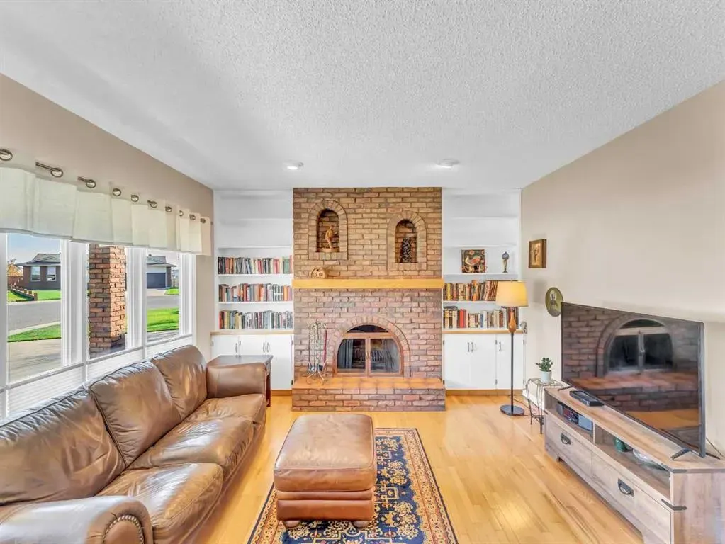 25 East Glen Crescent SE