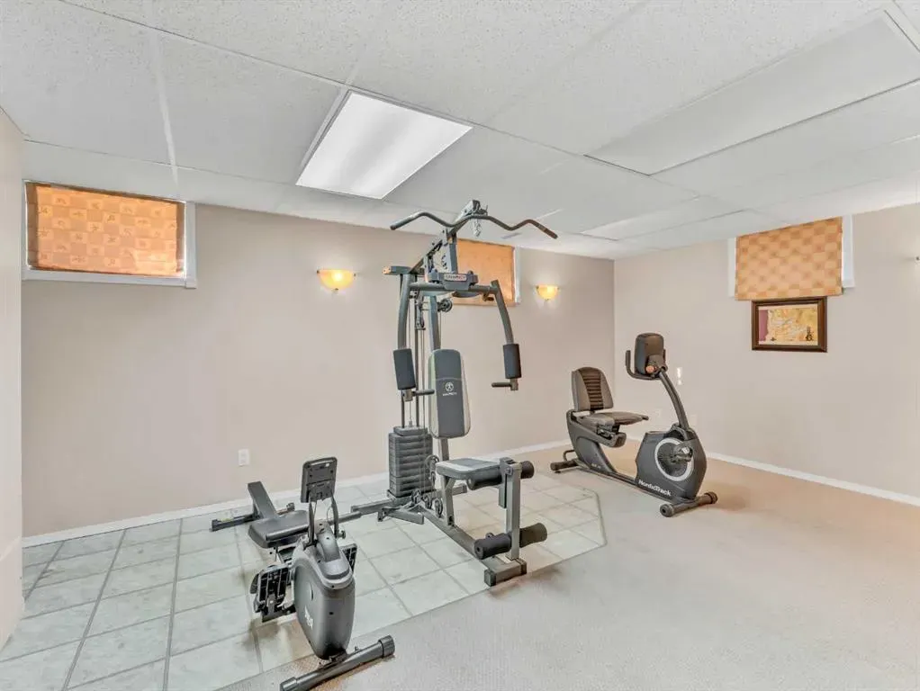 25 East Glen Crescent SE