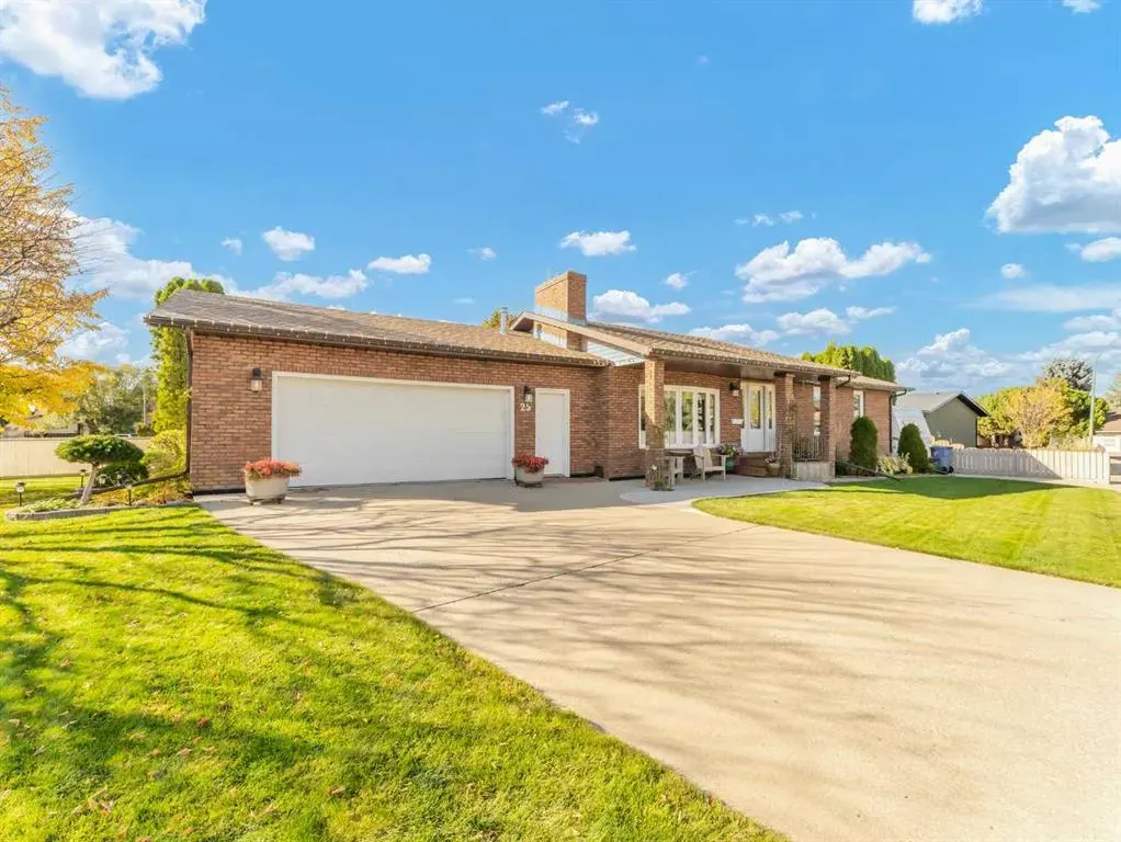 25 East Glen Crescent SE