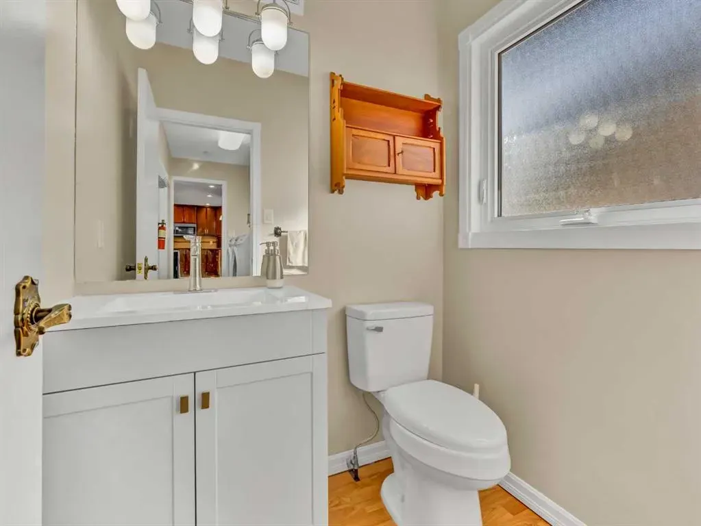 25 East Glen Crescent SE