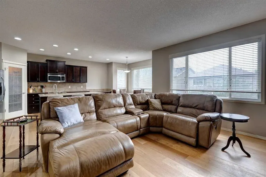 587 Everbrook Way SW