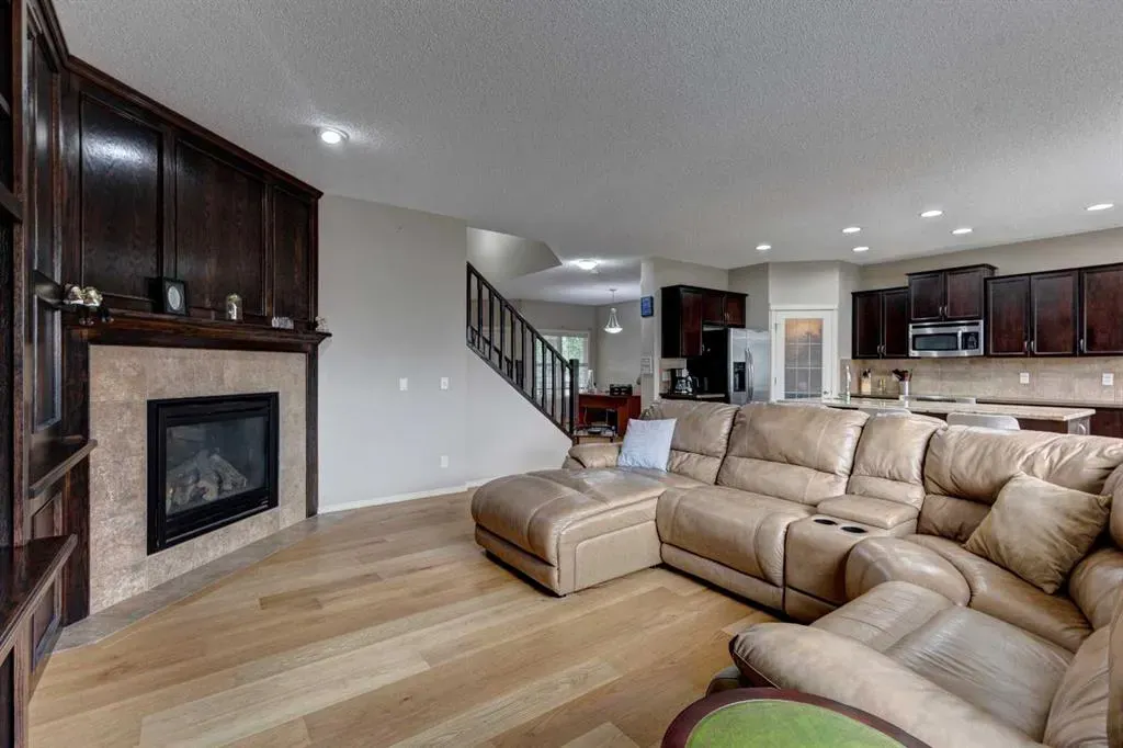 587 Everbrook Way SW