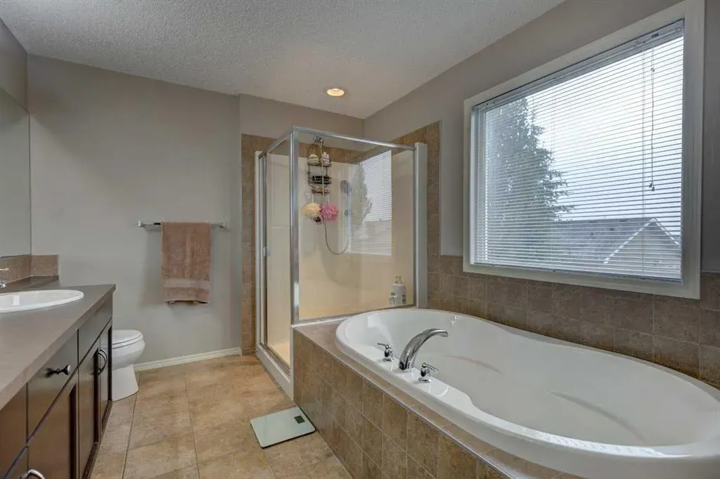 587 Everbrook Way SW