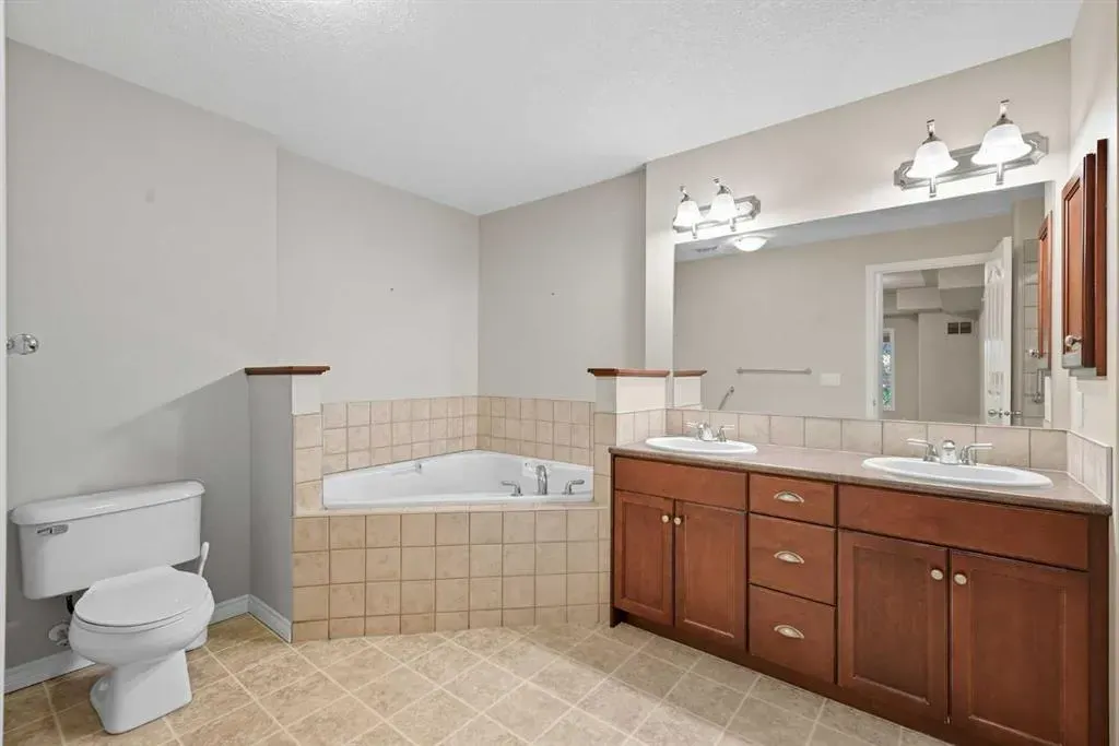 30 Sierra Morena Landing SW, #240