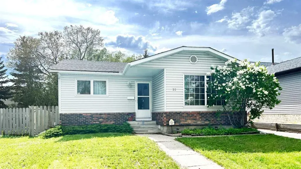 32 Deerfield Drive SE