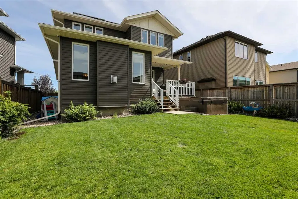100 Riverhurst Cove W