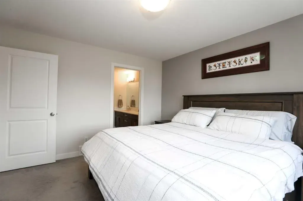 100 Riverhurst Cove W