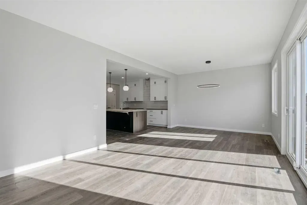 119 Chinook Winds Manor SW