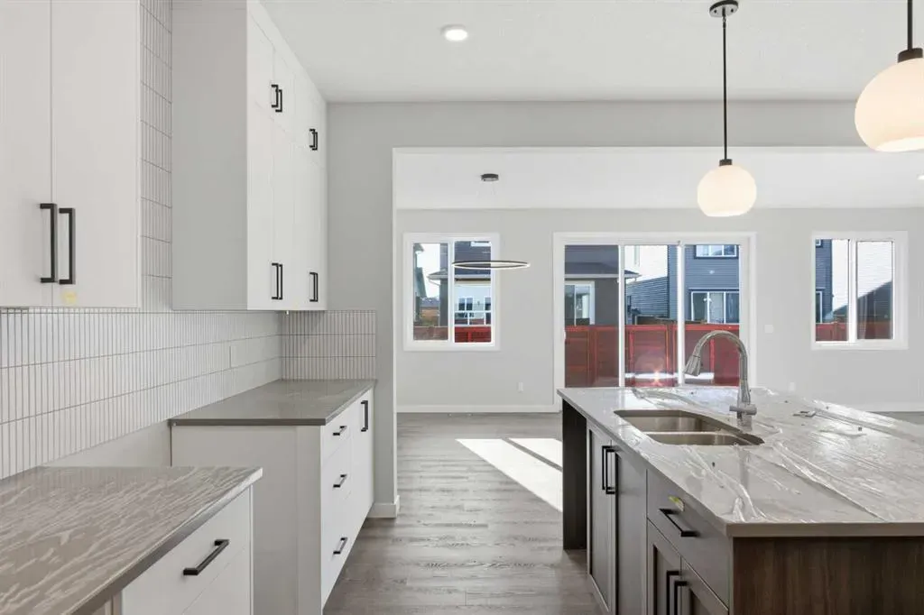 119 Chinook Winds Manor SW