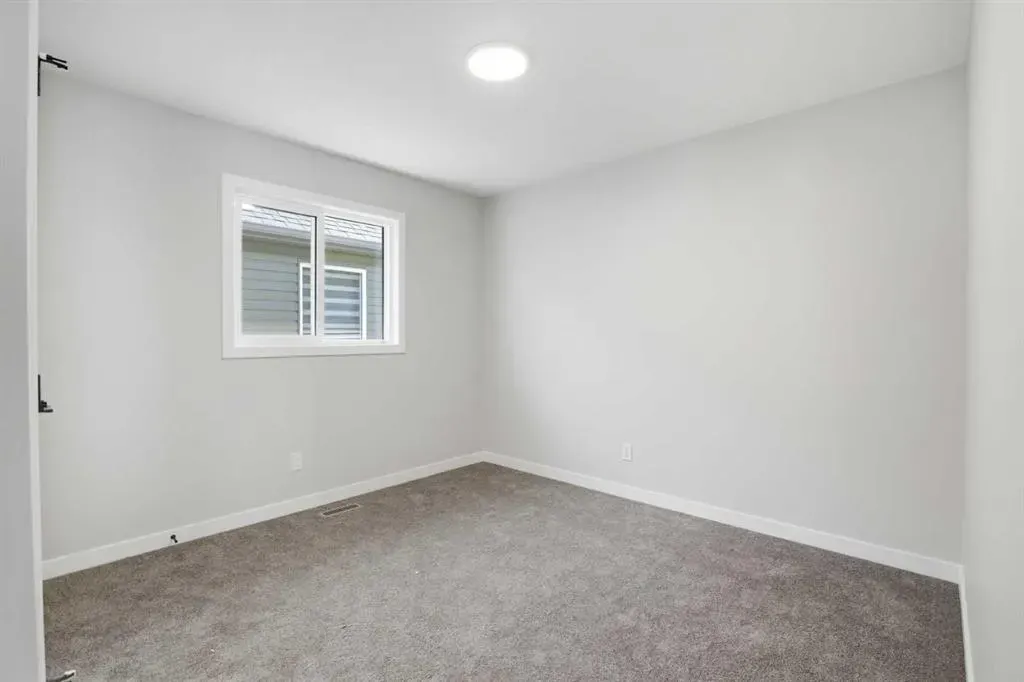 119 Chinook Winds Manor SW