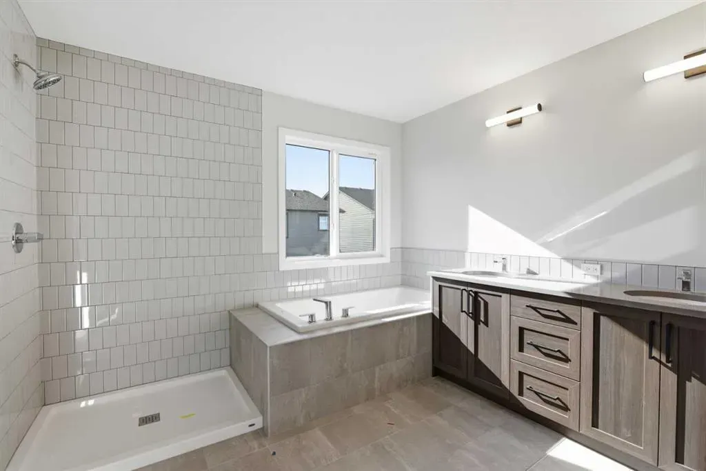 119 Chinook Winds Manor SW