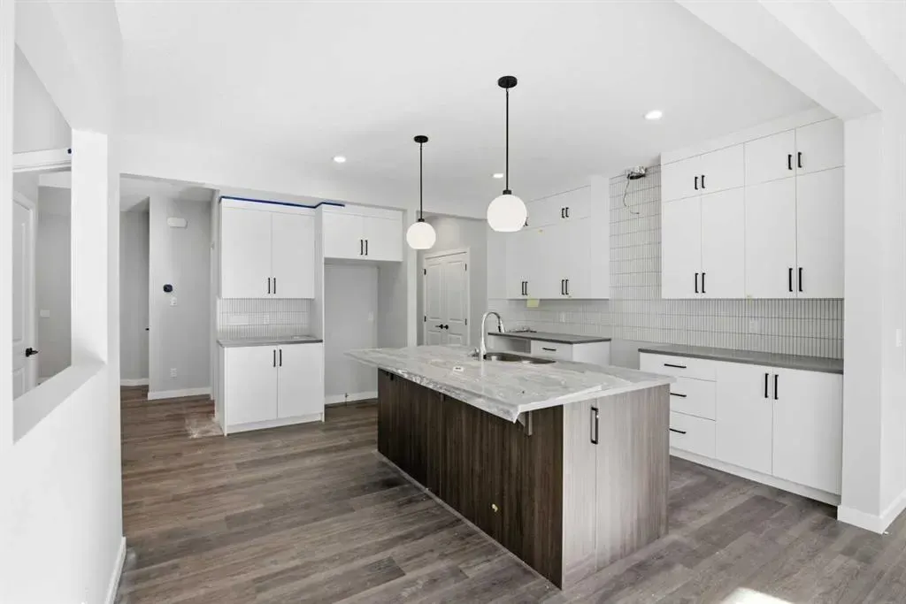 119 Chinook Winds Manor SW