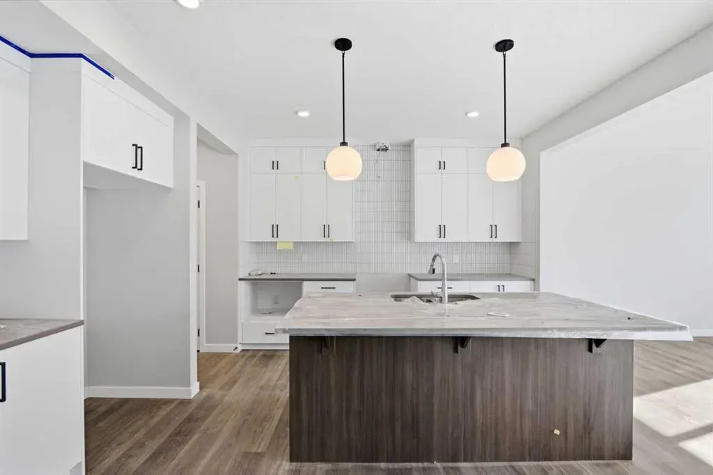 119 Chinook Winds Manor SW