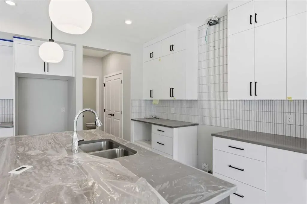 119 Chinook Winds Manor SW