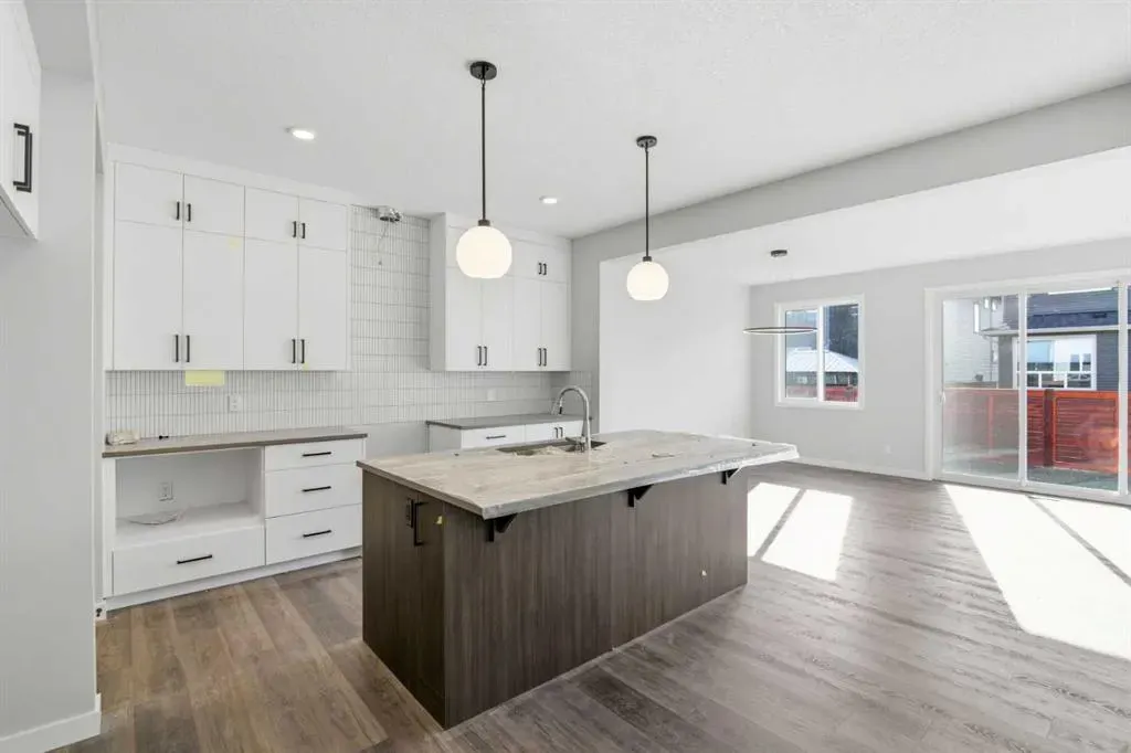 119 Chinook Winds Manor SW