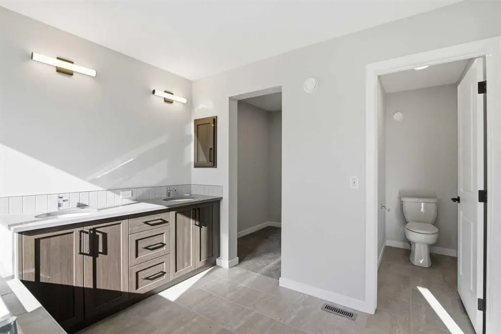 119 Chinook Winds Manor SW