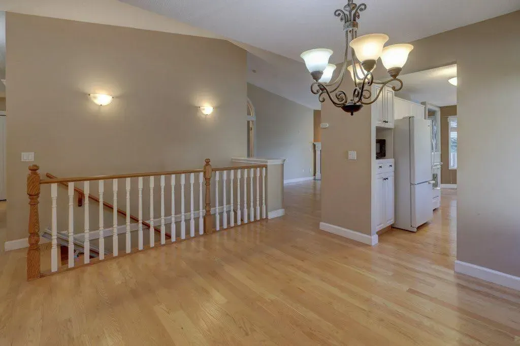 204 Silver Creek Mews NW