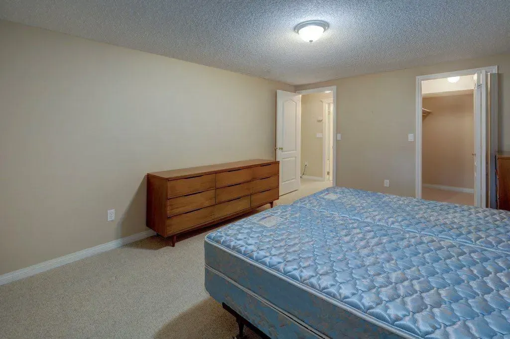 204 Silver Creek Mews NW