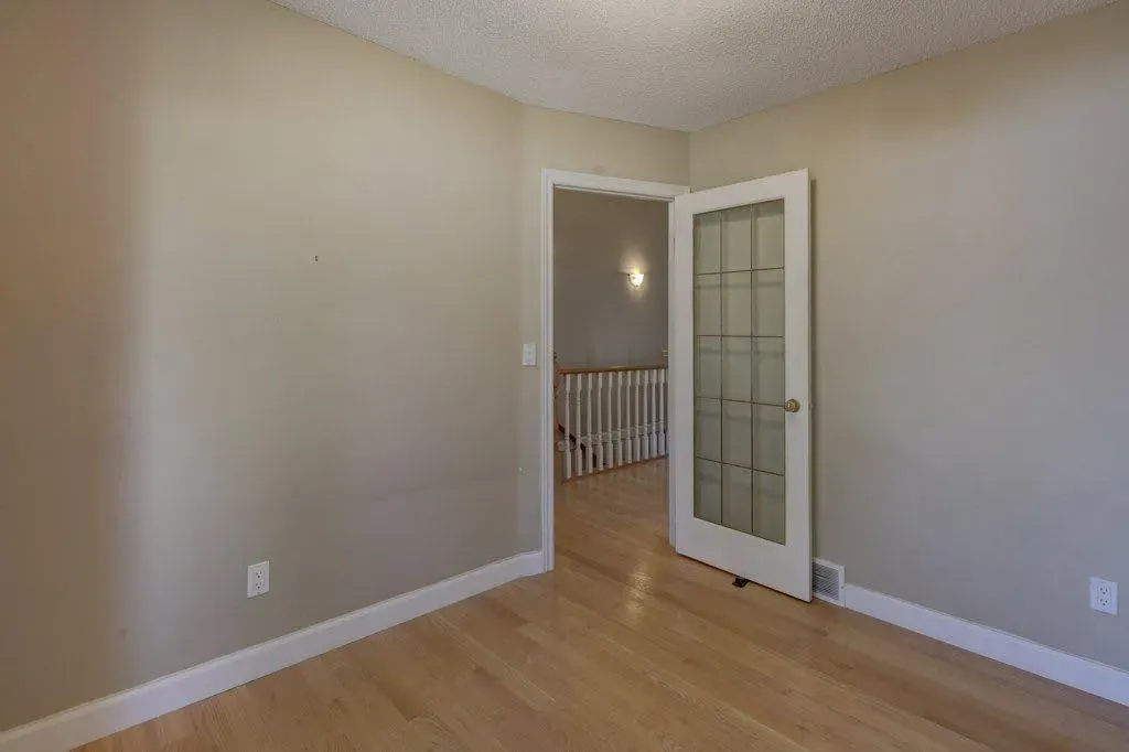 204 Silver Creek Mews NW