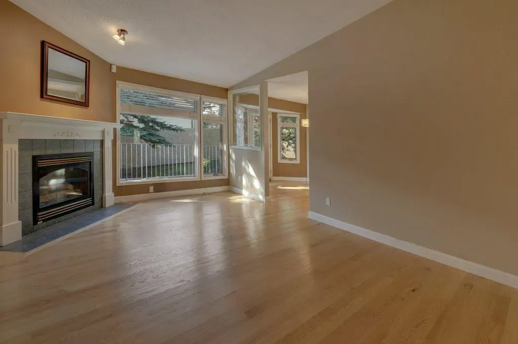 204 Silver Creek Mews NW