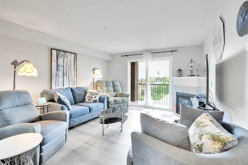 304 Mackenzie Way SW, #6211