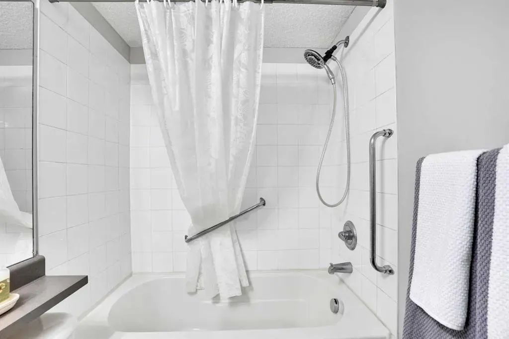 304 Mackenzie Way SW, #6211