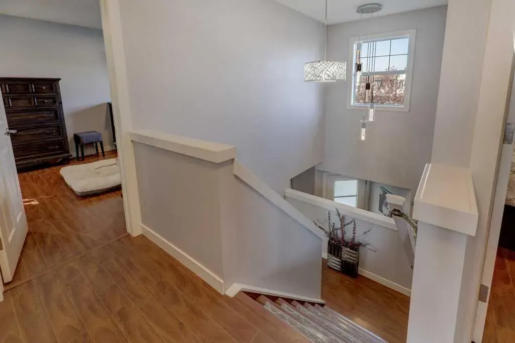 43 Canoe Square SW