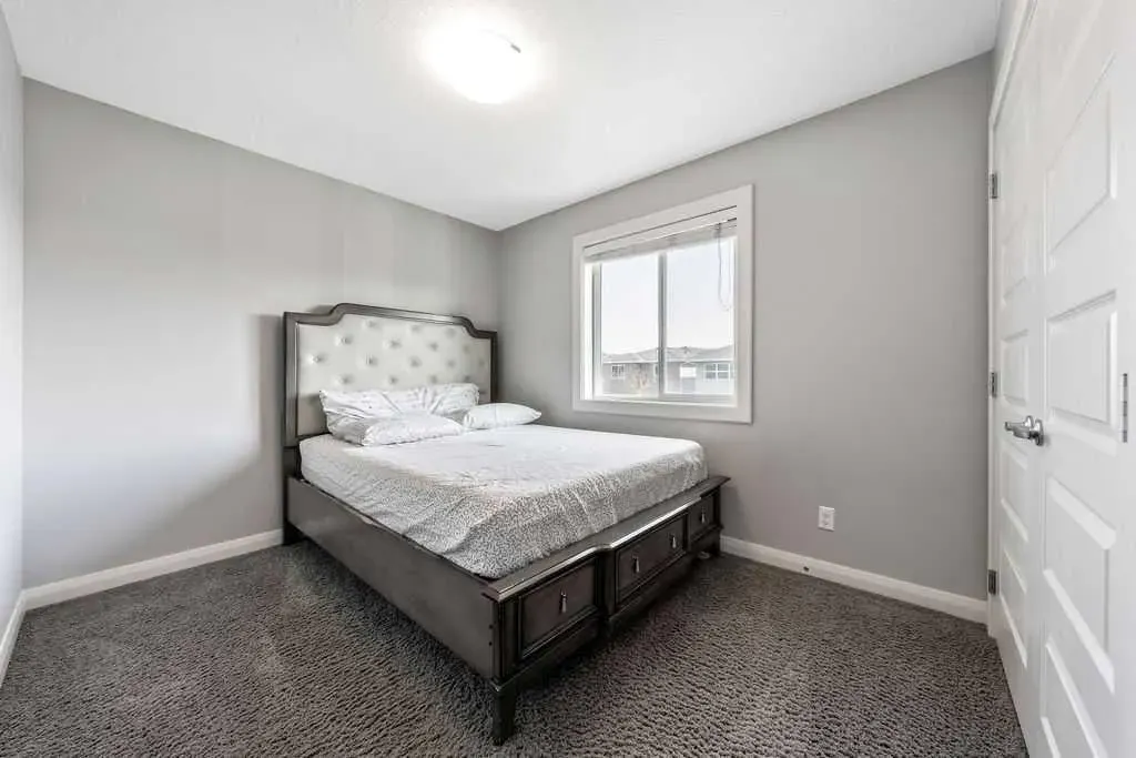 6 Redstone Mews NE