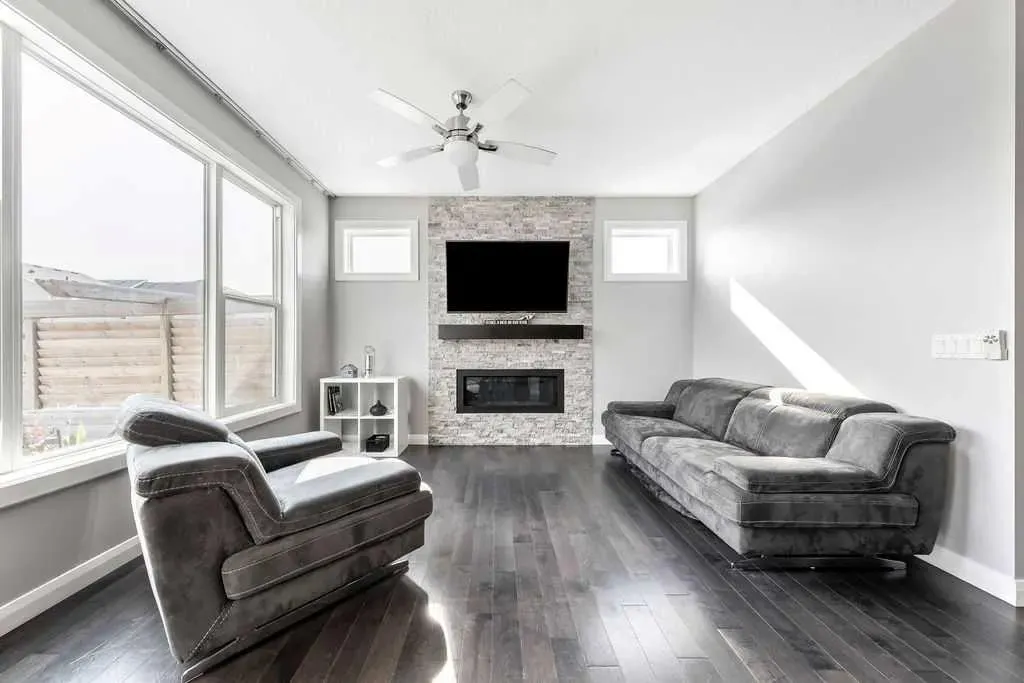 6 Redstone Mews NE