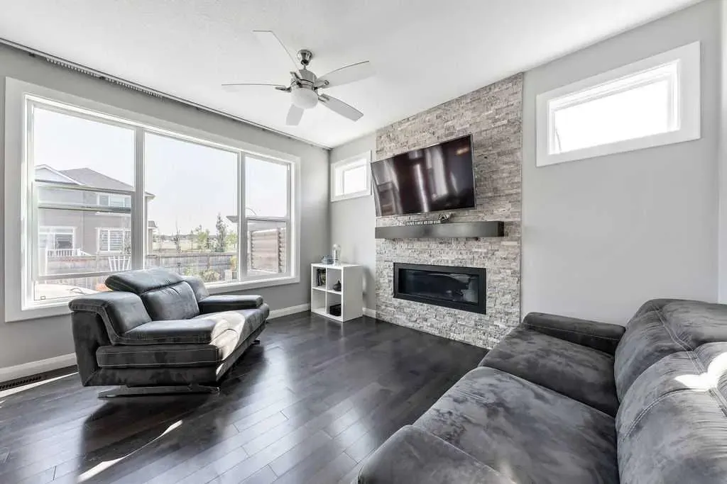 6 Redstone Mews NE