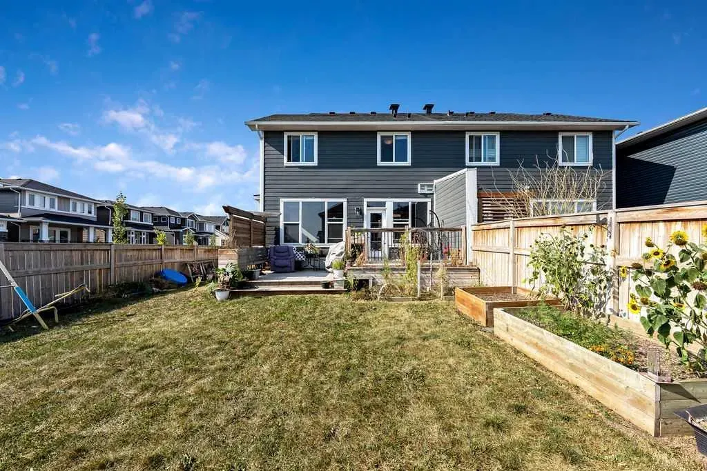 6 Redstone Mews NE