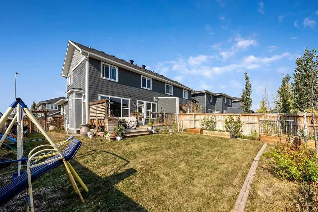 6 Redstone Mews NE
