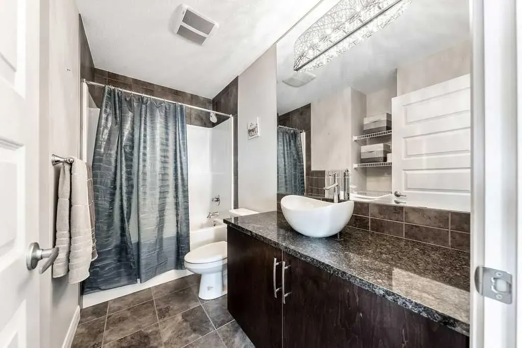 6 Redstone Mews NE