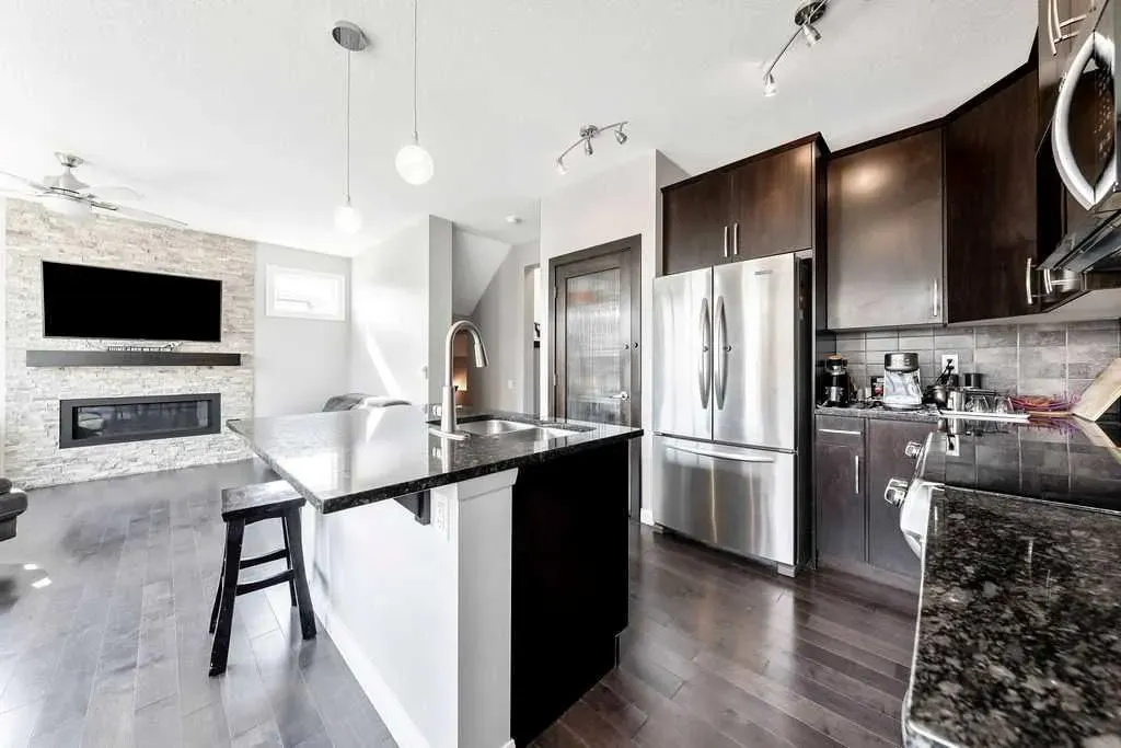 6 Redstone Mews NE