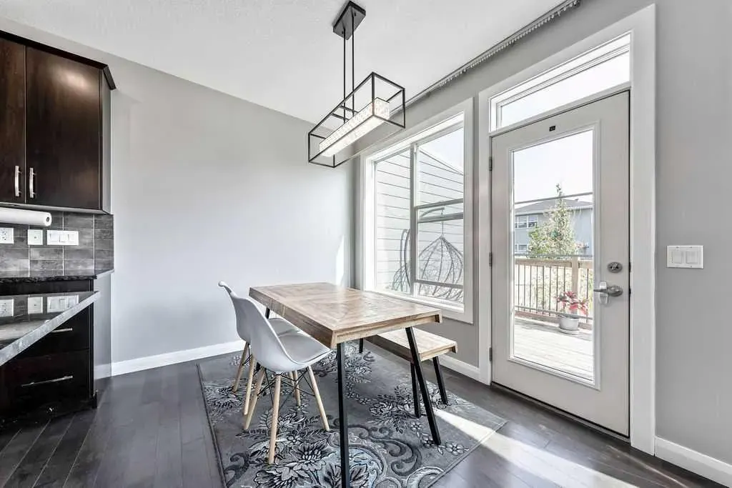 6 Redstone Mews NE