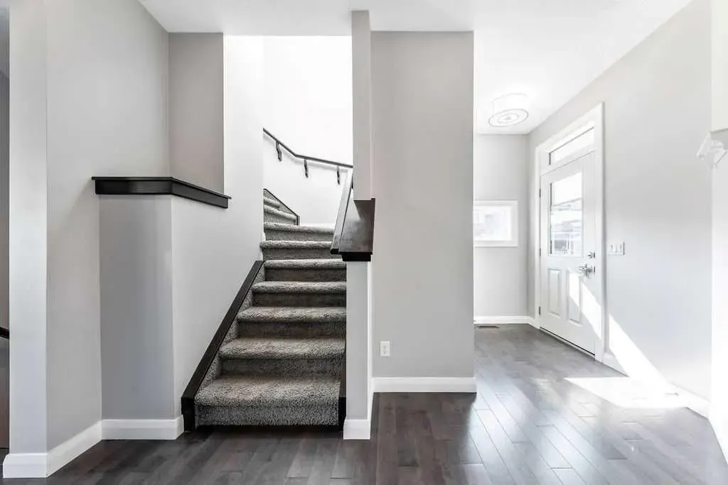 6 Redstone Mews NE