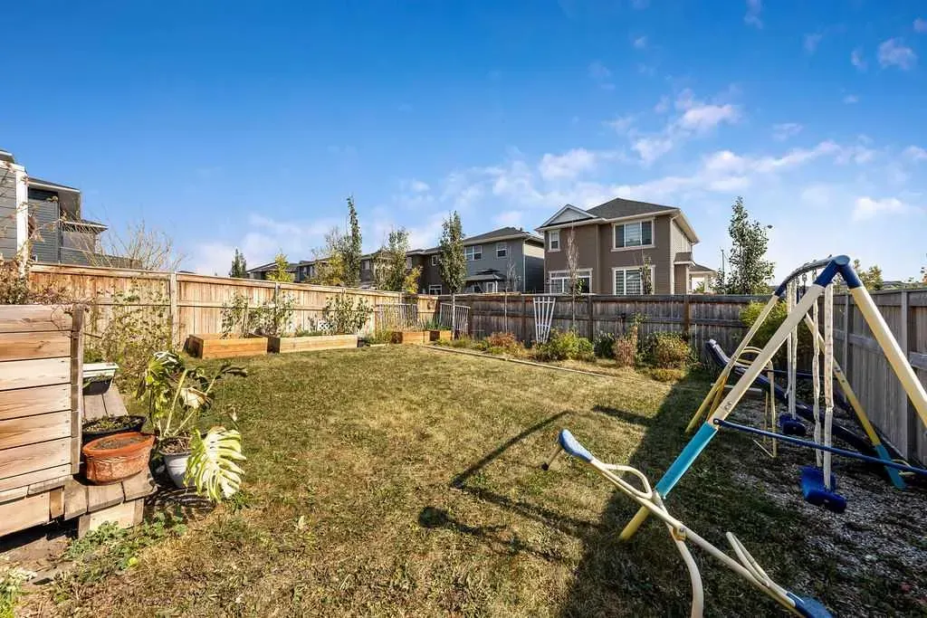 6 Redstone Mews NE