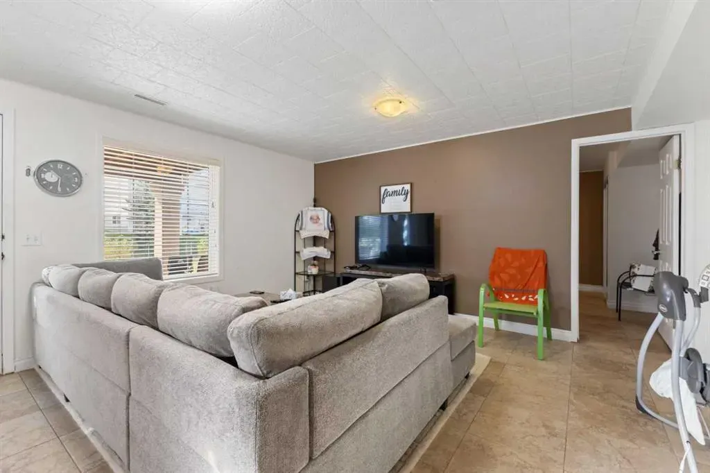 253 Coral Shores Cape NE