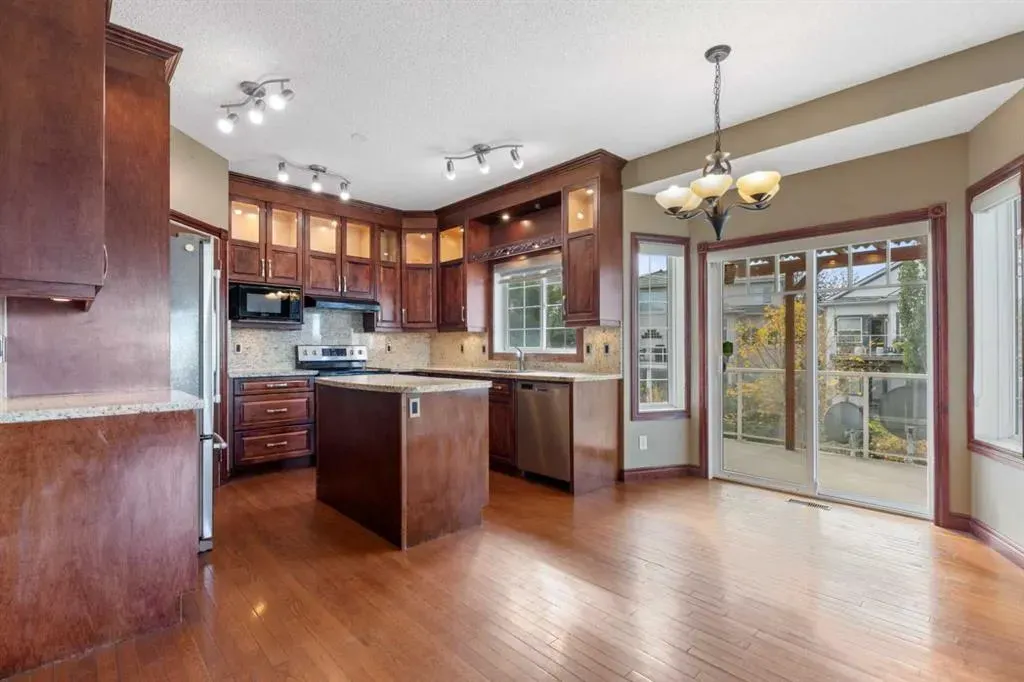 253 Coral Shores Cape NE