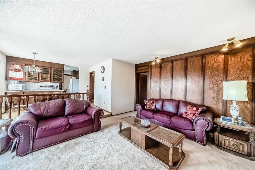16 Edgeland Bay NW