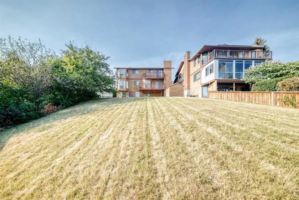 16 Edgeland Bay NW