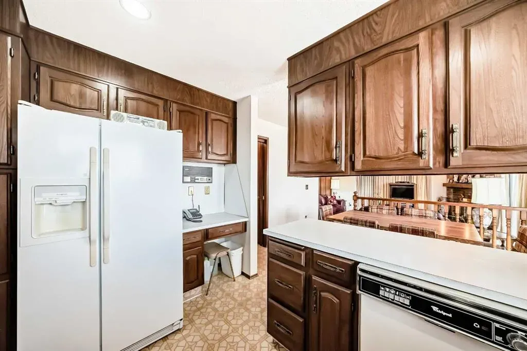 16 Edgeland Bay NW