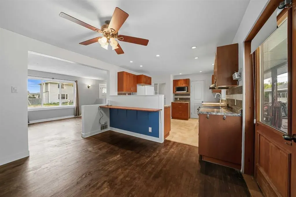 635 Maple Crescent
