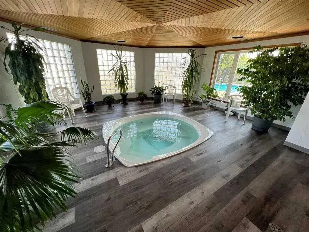 99 Arbour Lake Road Road NW