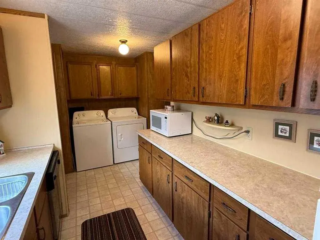 99 Arbour Lake Road Road NW