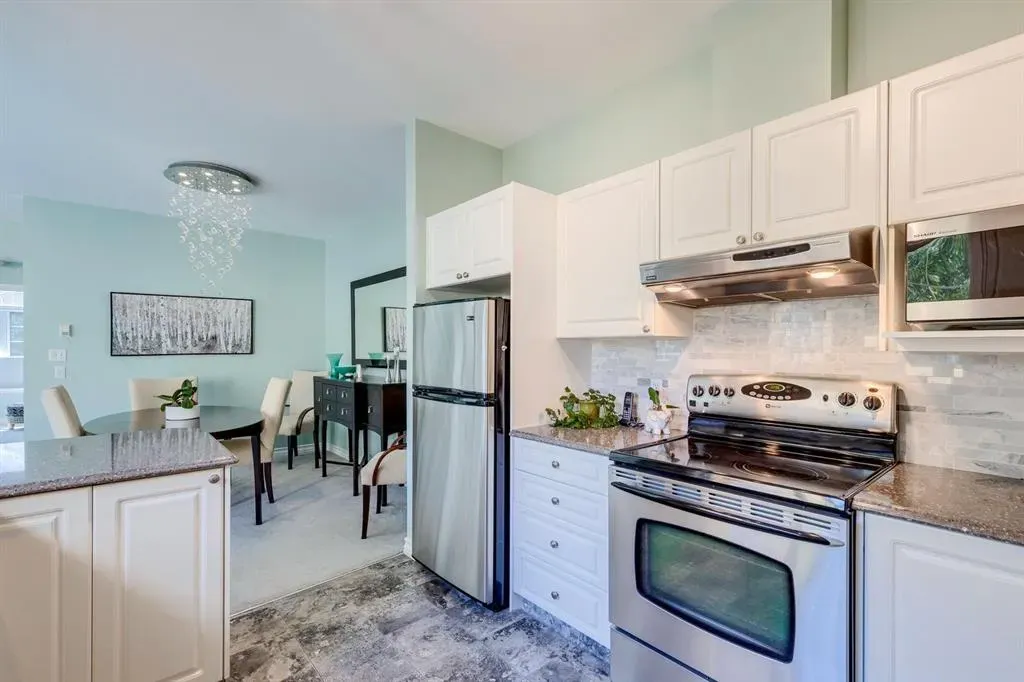 405 32 Avenue NW, #404