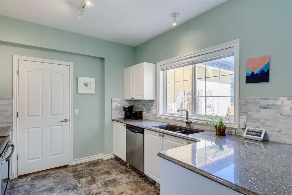 405 32 Avenue NW, #404