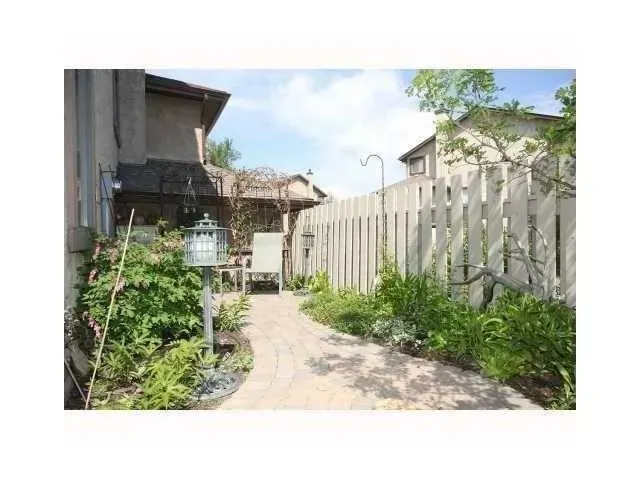 88 Glamis Gardens SW