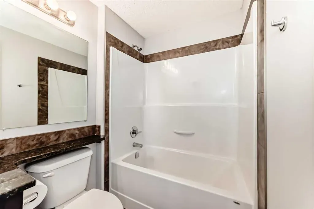 8 Lakewood Circle